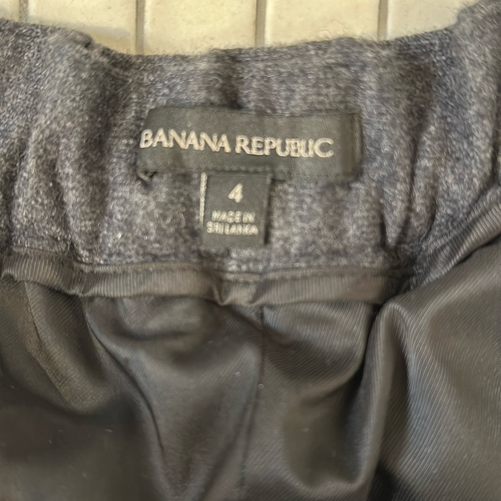 Banana Republic grey flannel trouser size 4
